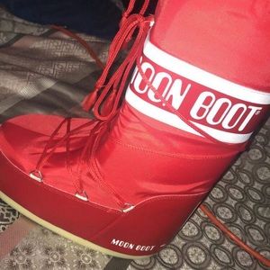 Moon boots